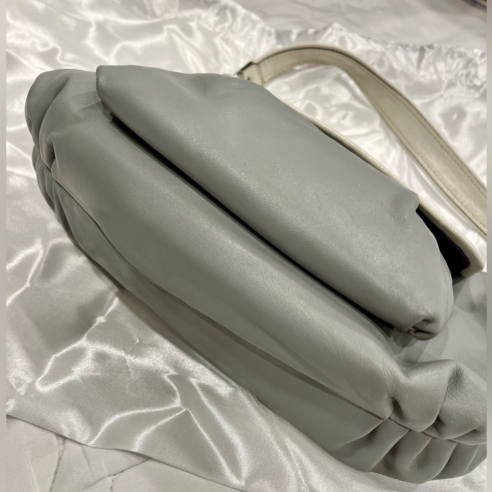 COACH POPPY GROOVY Grey and White Leather Purse - Picture 4 of 15
